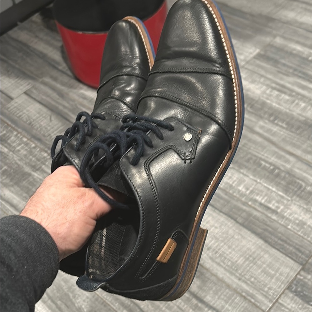 Black Leather Blue Boxer Oxford Shoes with Polished Finish and Textured Sole